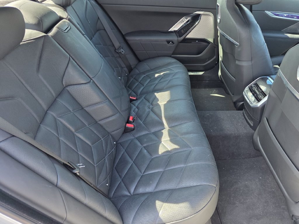 Certified 2023 BMW 760i xDrive AWD/4WD image 21