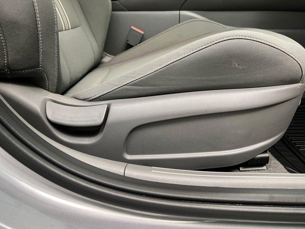 Used 2025 Hyundai Elantra SEL image 21