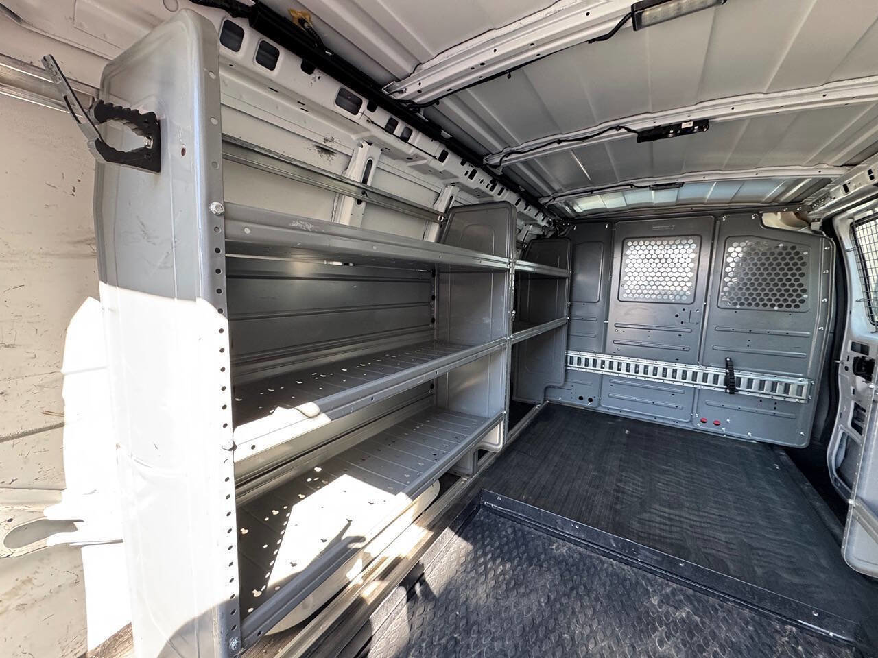 Used 2015 Chevrolet Express 2500 RWD image 26
