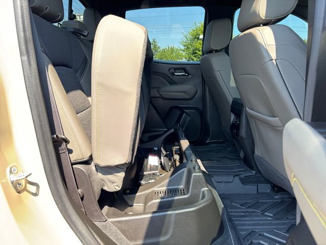 Used 2024 Chevrolet Colorado ZR2 w/ Technology Package image 28