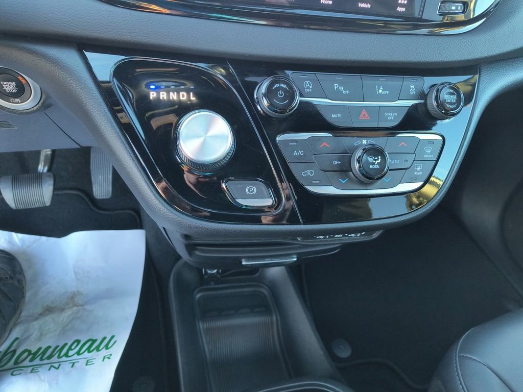 Used 2025 Chrysler Pacifica Select image 15