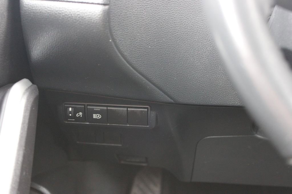 Used 2024 Toyota Corolla Cross XLE image 38