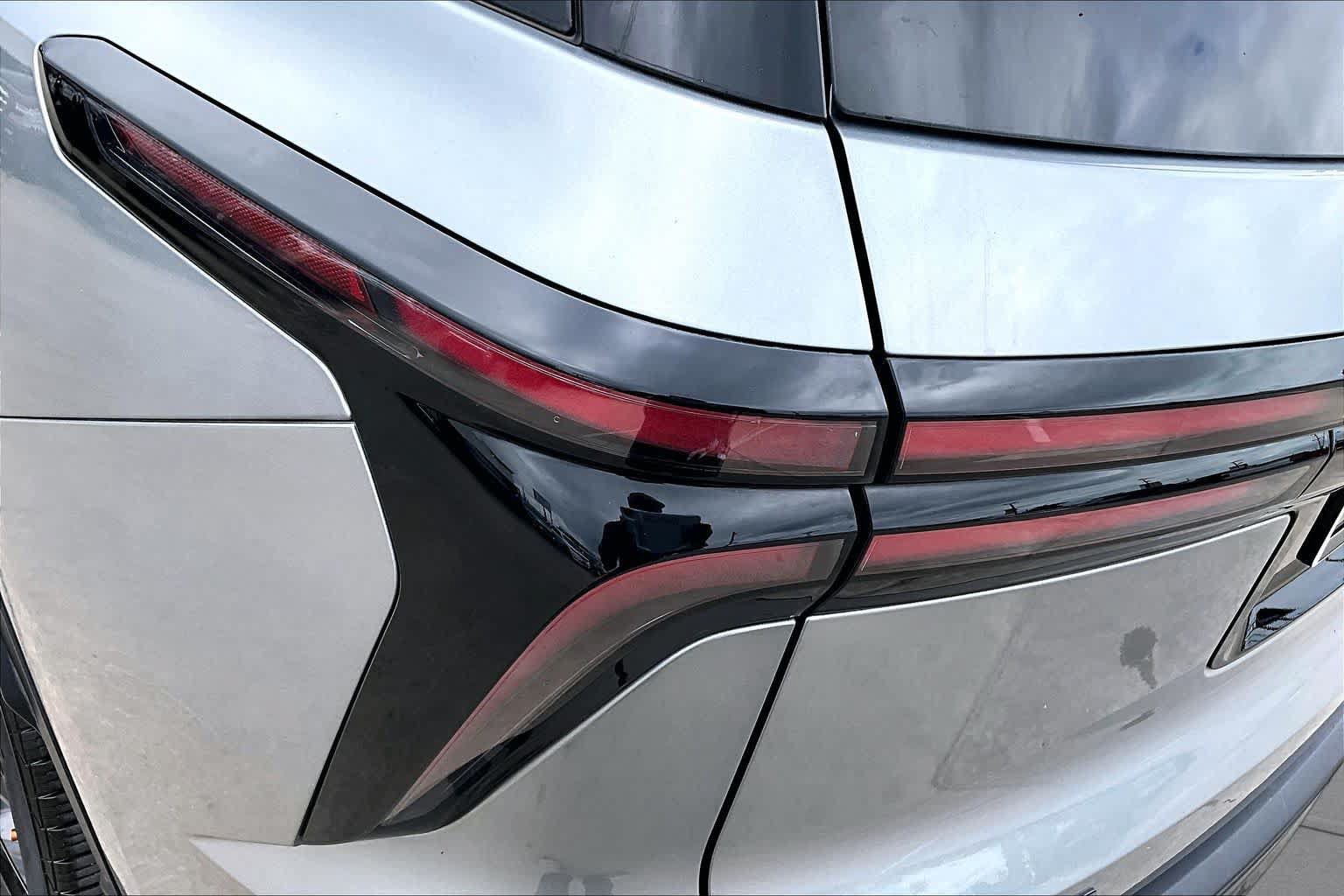 Used 2025 Chevrolet Traverse LT w/ Midnight/Sport Edition FWD image 29
