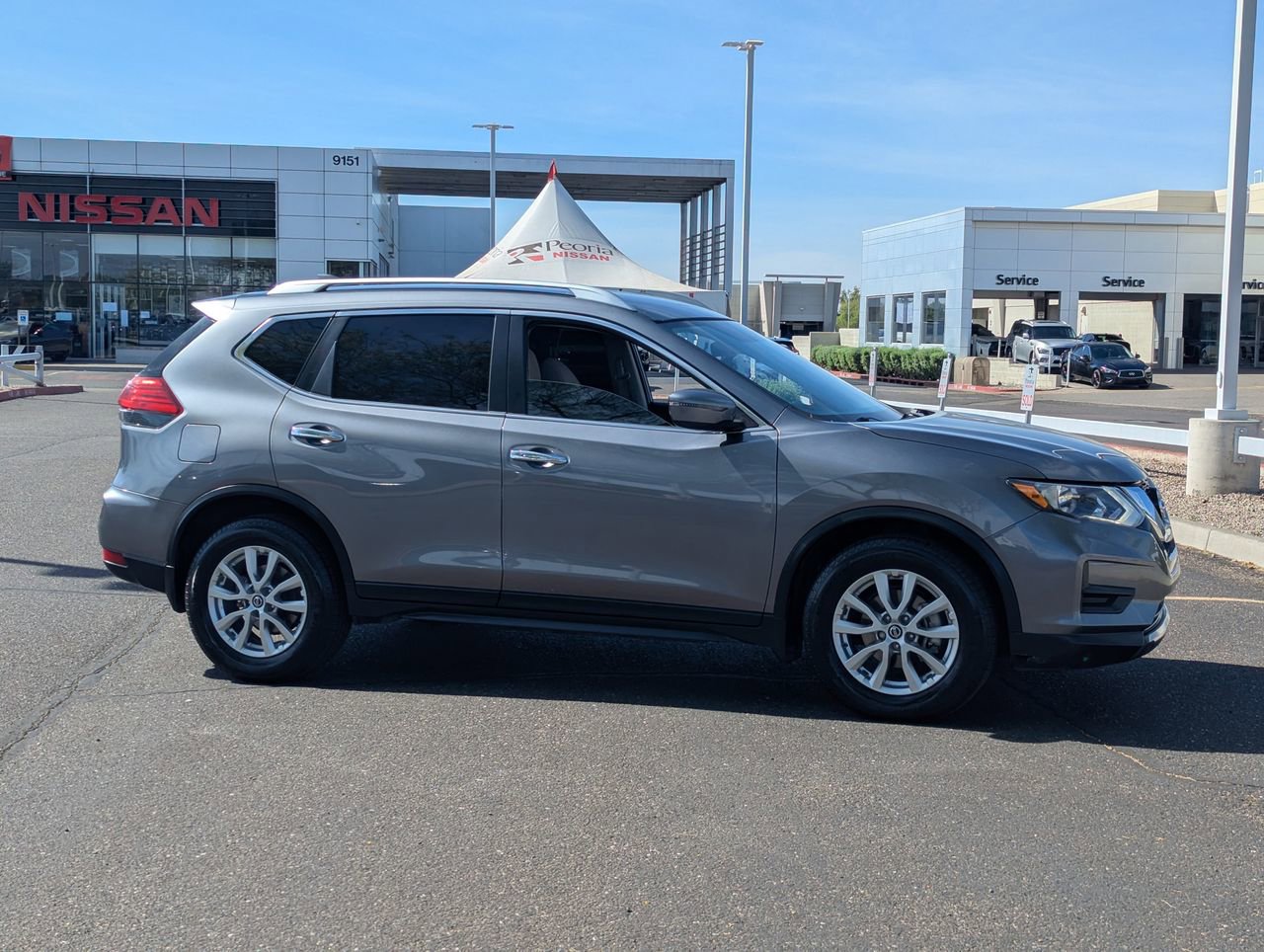 Used 2017 Nissan Rogue SV image 11