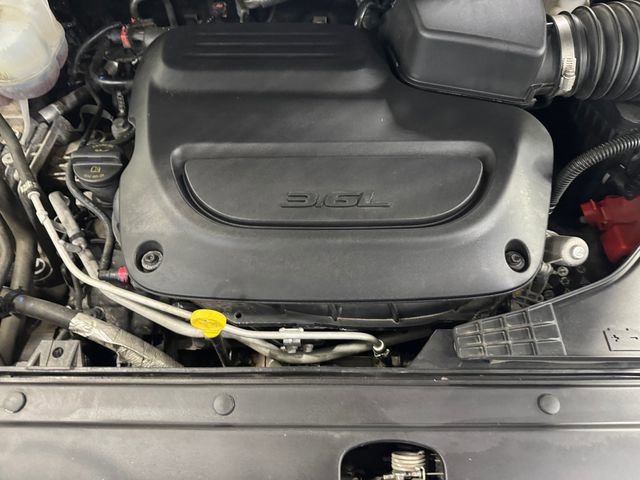 Used 2024 Chrysler Pacifica Touring-L image 6