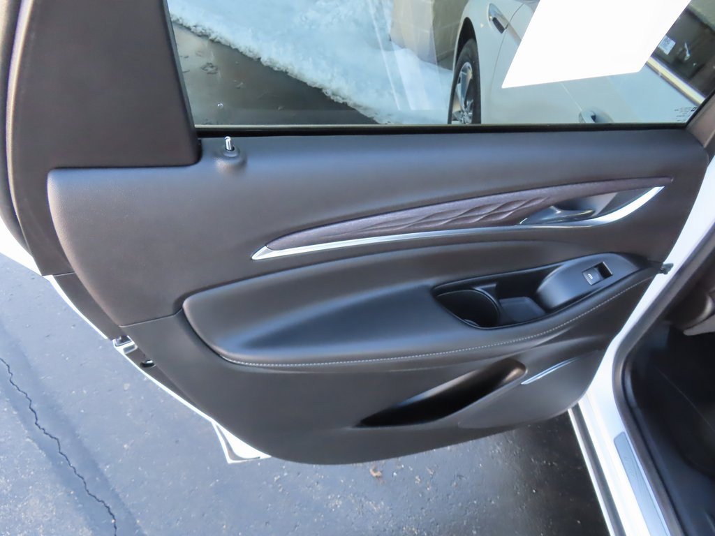 Used 2024 Buick Enclave Avenir w/ Avenir Technology Package image 37