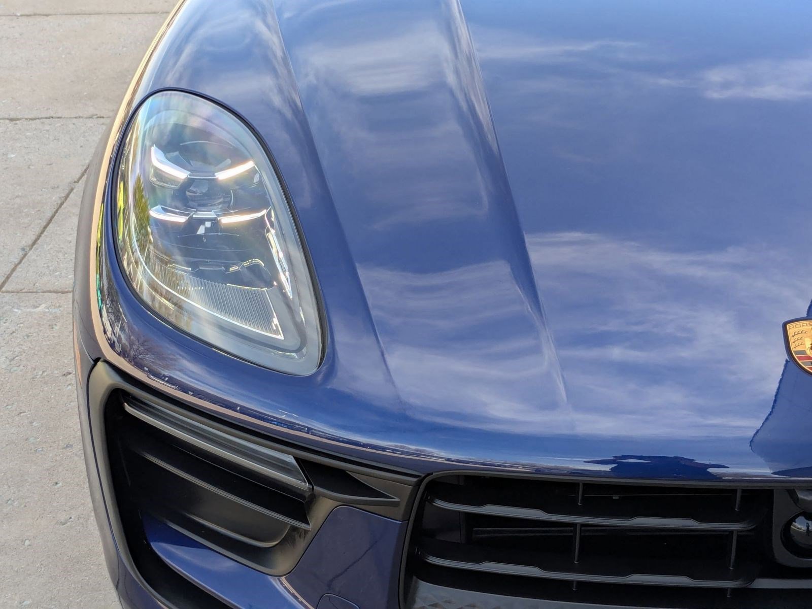 Certified 2025 Porsche Macan image 12