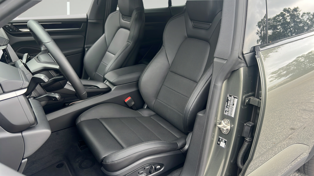 New 2026 Porsche Macan 4 Electric AWD/4WD image 15