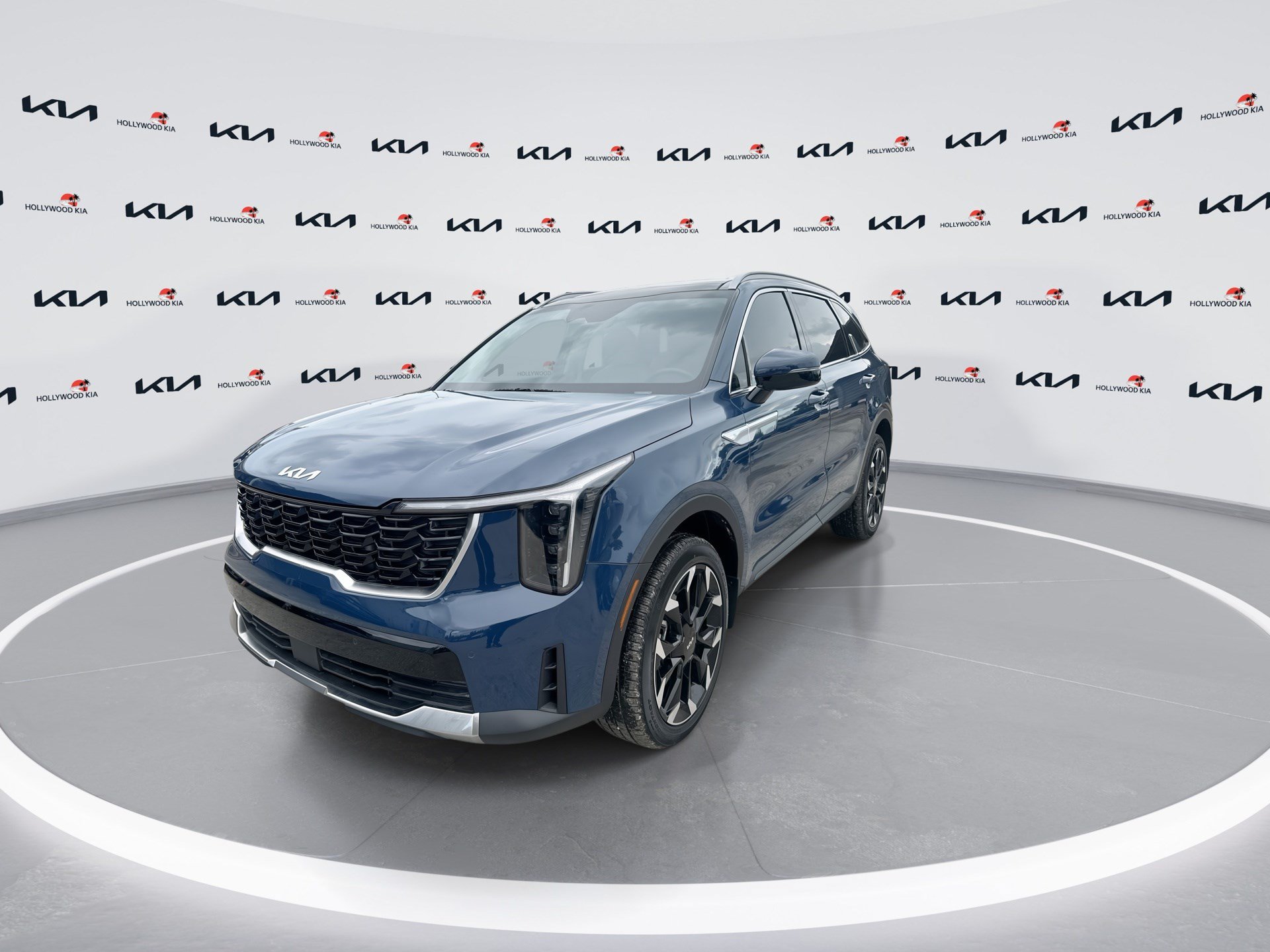 Certified 2025 Kia Sorento EX w/ Panoramic Sunroof Package AWD/4WD image 4