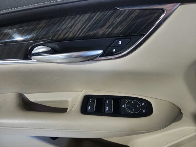 Used 2017 Cadillac XT5 FWD image 16
