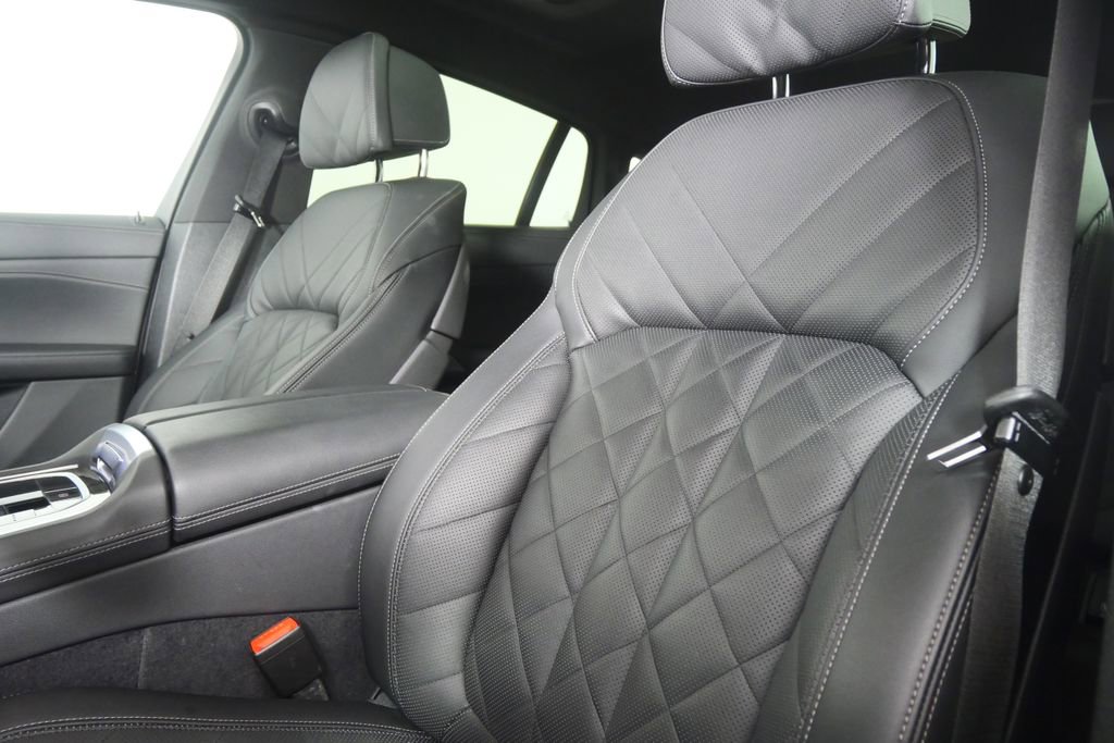 Certified 2025 BMW X6 xDrive40i image 10