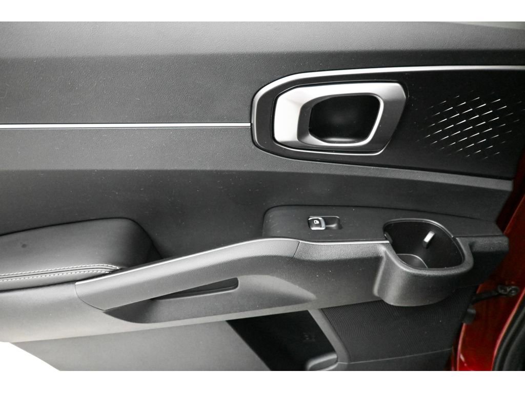 Certified 2025 Kia Sorento LX FWD image 16
