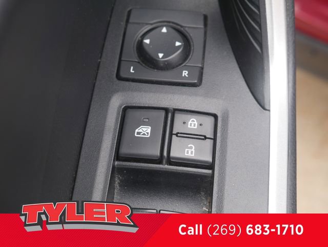 Used 2021 Toyota RAV4 XLE w/ Convenience Package AWD/4WD image 22