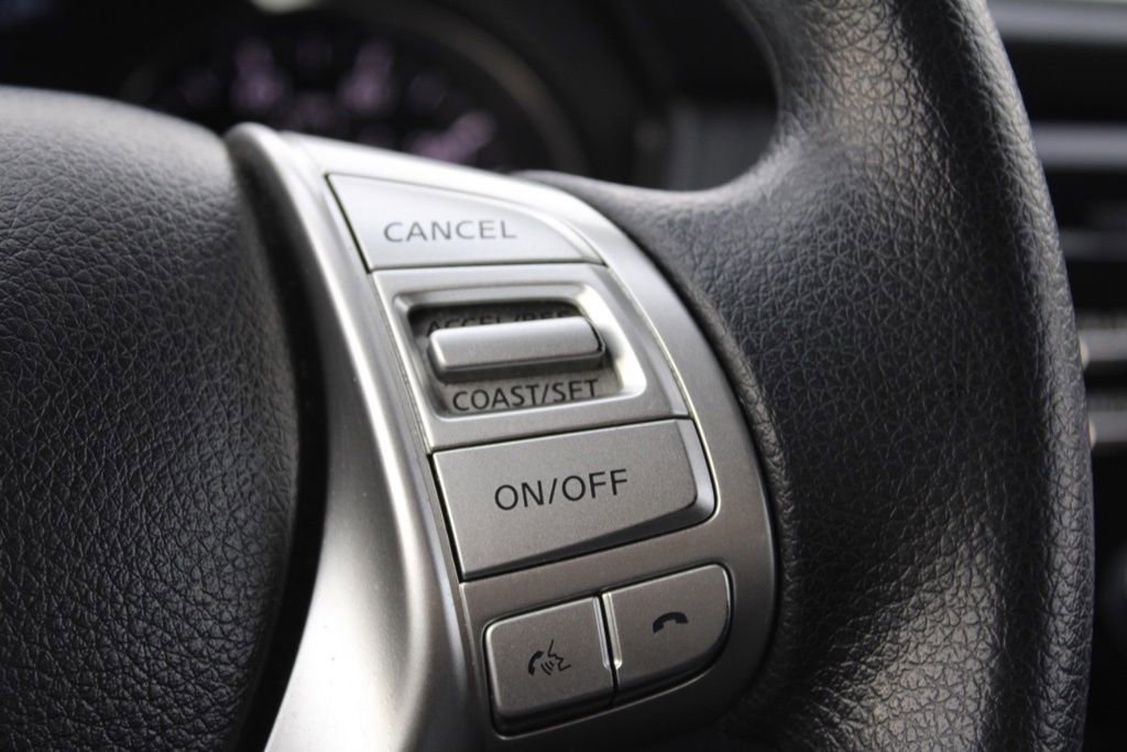 Used 2016 Nissan Rogue SV image 27