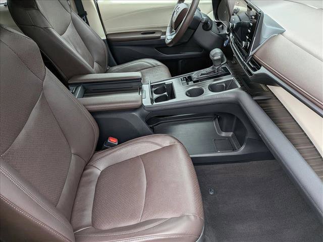 Used 2021 Toyota Sienna Platinum AWD/4WD image 24