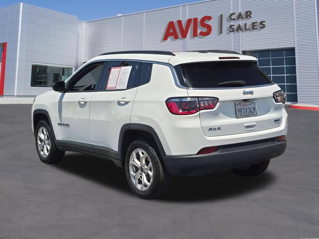 Used 2025 Jeep Compass Latitude w/ Sun & Sound Group AWD/4WD image 9