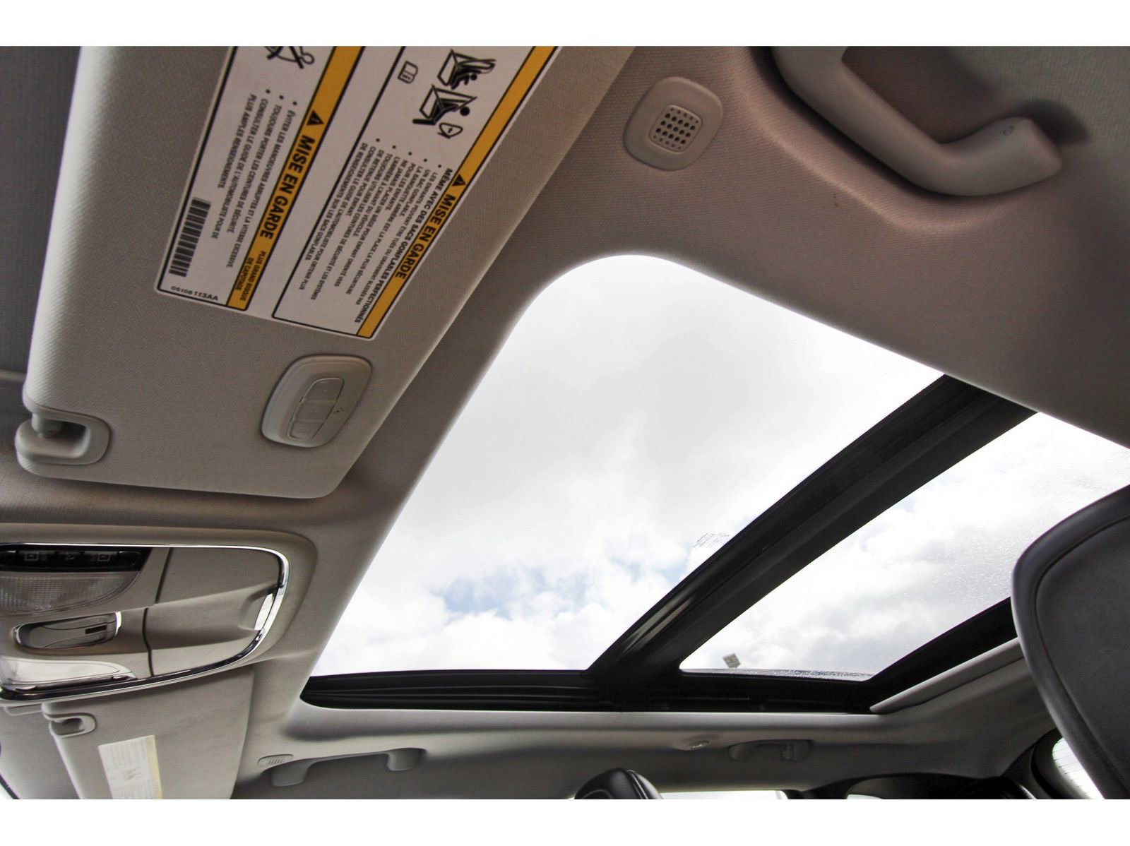 Used 2022 Jeep Cherokee Latitude Lux w/ Sun & Sound Group image 31