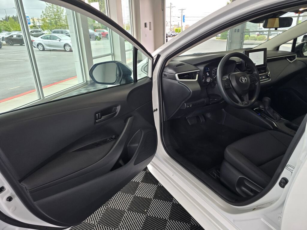 Used 2025 Toyota Corolla LE FWD image 18