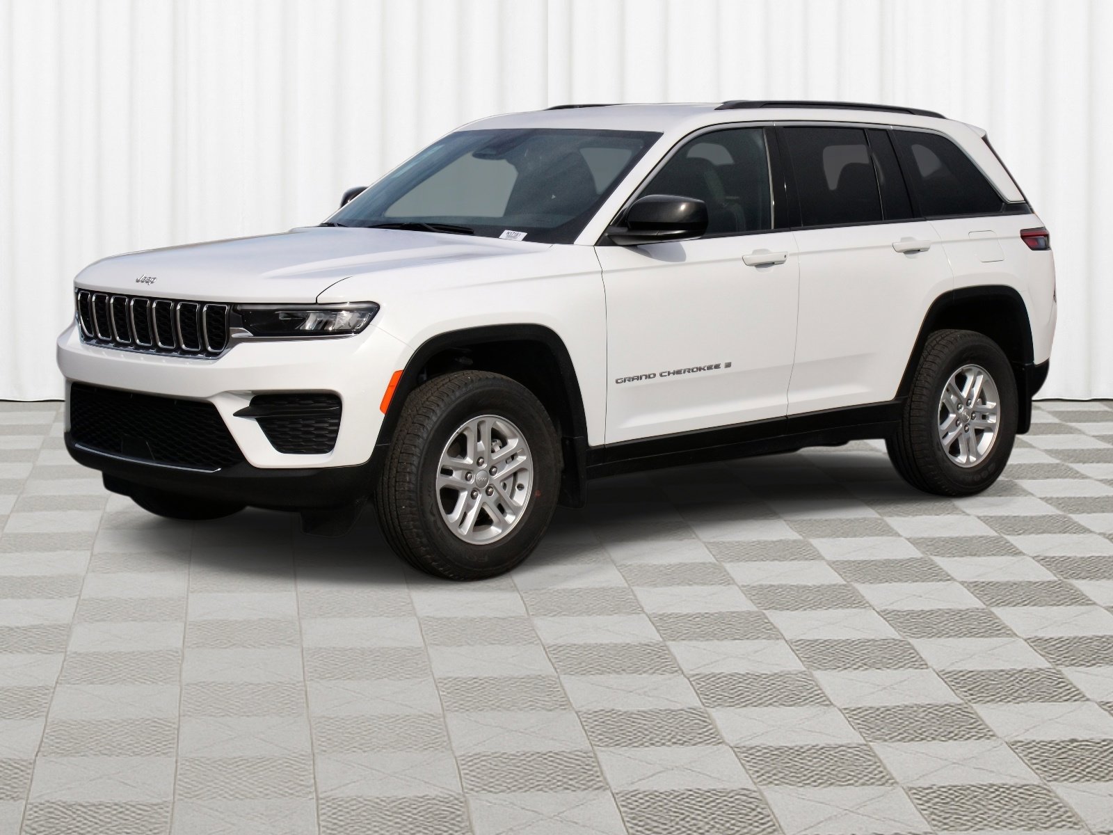 New 2025 Jeep Grand Cherokee Laredo w/ MOPAR Finishing Package image 32