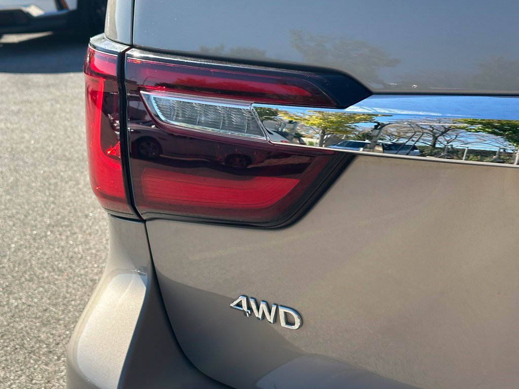Used 2023 INFINITI QX80 Luxe w/ Cargo Package AWD/4WD image 15