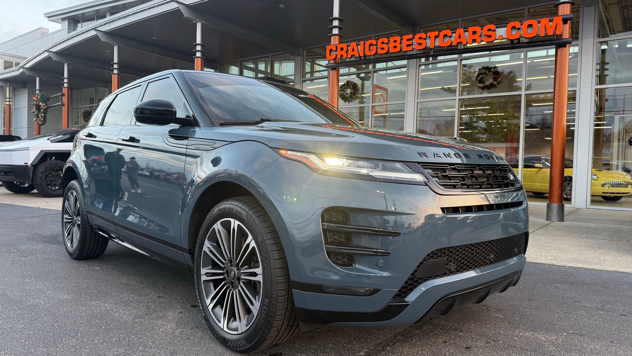 Used 2024 Land Rover Range Rover Evoque Dynamic SE image 12