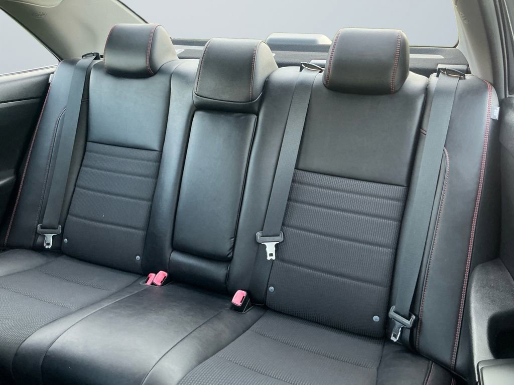 Used 2016 Toyota Camry SE w/ Moonroof Package image 12