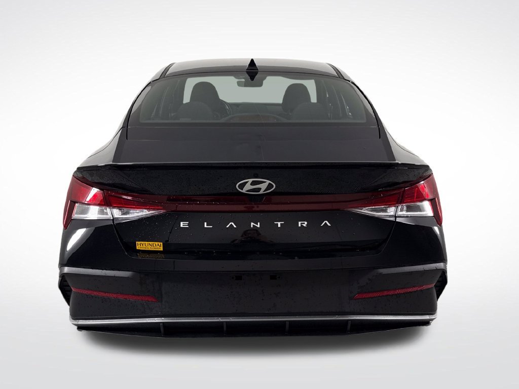 Used 2025 Hyundai Elantra Sport FWD image 5