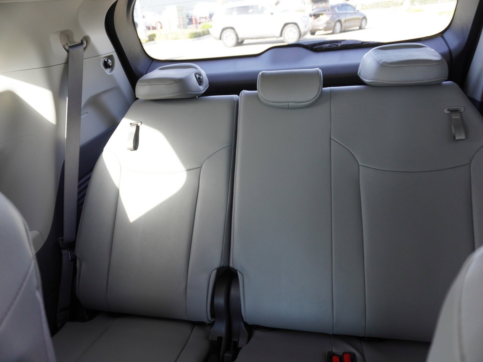 Used 2023 Toyota Sienna XLE image 14