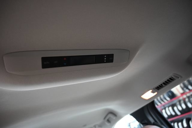 Used 2025 Toyota Sienna LE AWD/4WD image 27