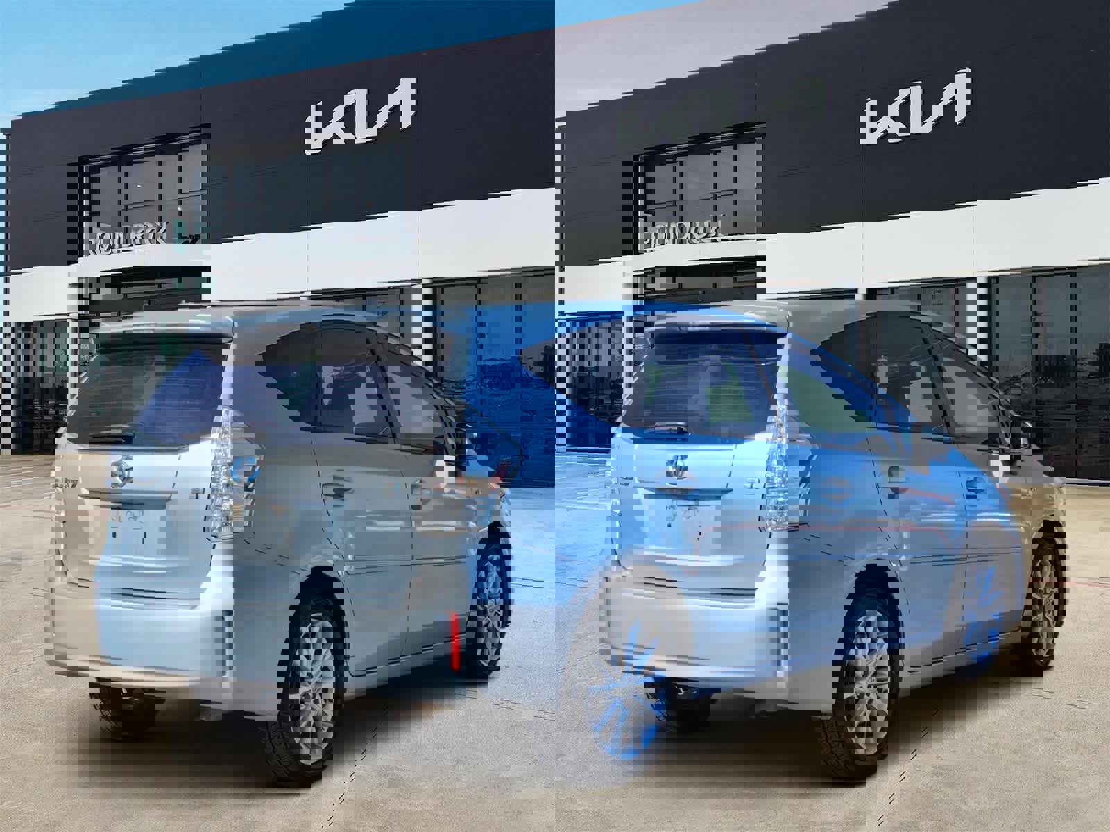 Used 2014 Toyota Prius V Five image 5