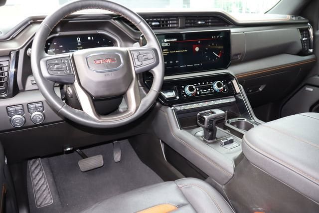 Used 2023 GMC Sierra 1500 AT4 w/ AT4 Premium Package AWD/4WD image 5