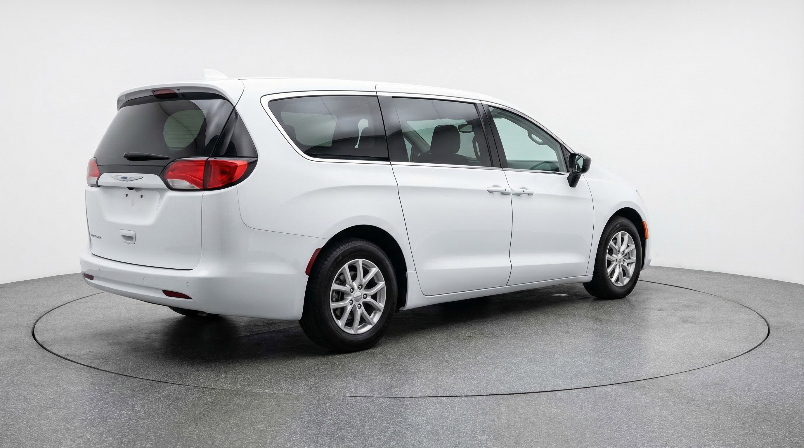 Used 2024 Chrysler Voyager LX FWD image 9