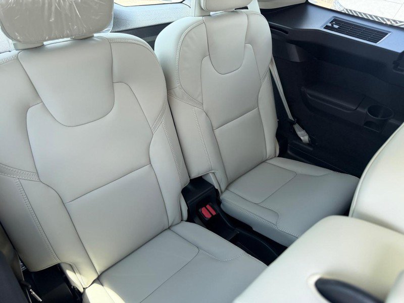 New 2026 Volvo XC90 T8 Ultra w/ Protection Package Premier AWD/4WD image 5