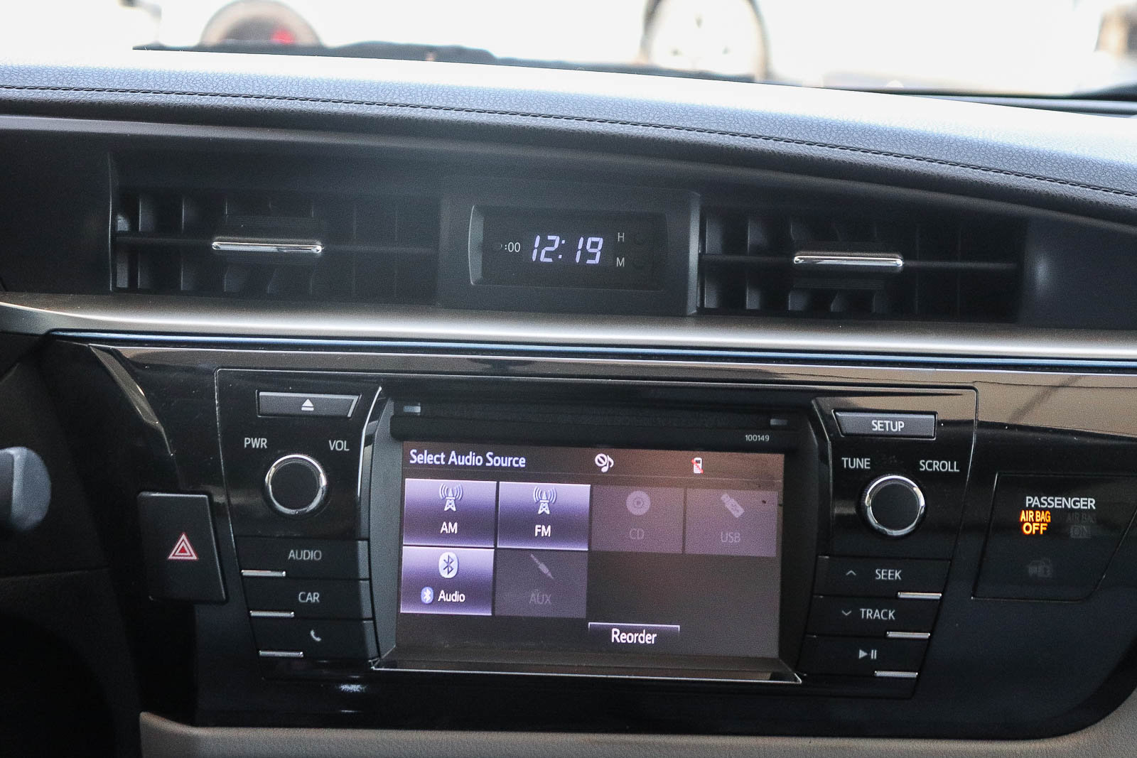 Used 2015 Toyota Corolla LE FWD image 17