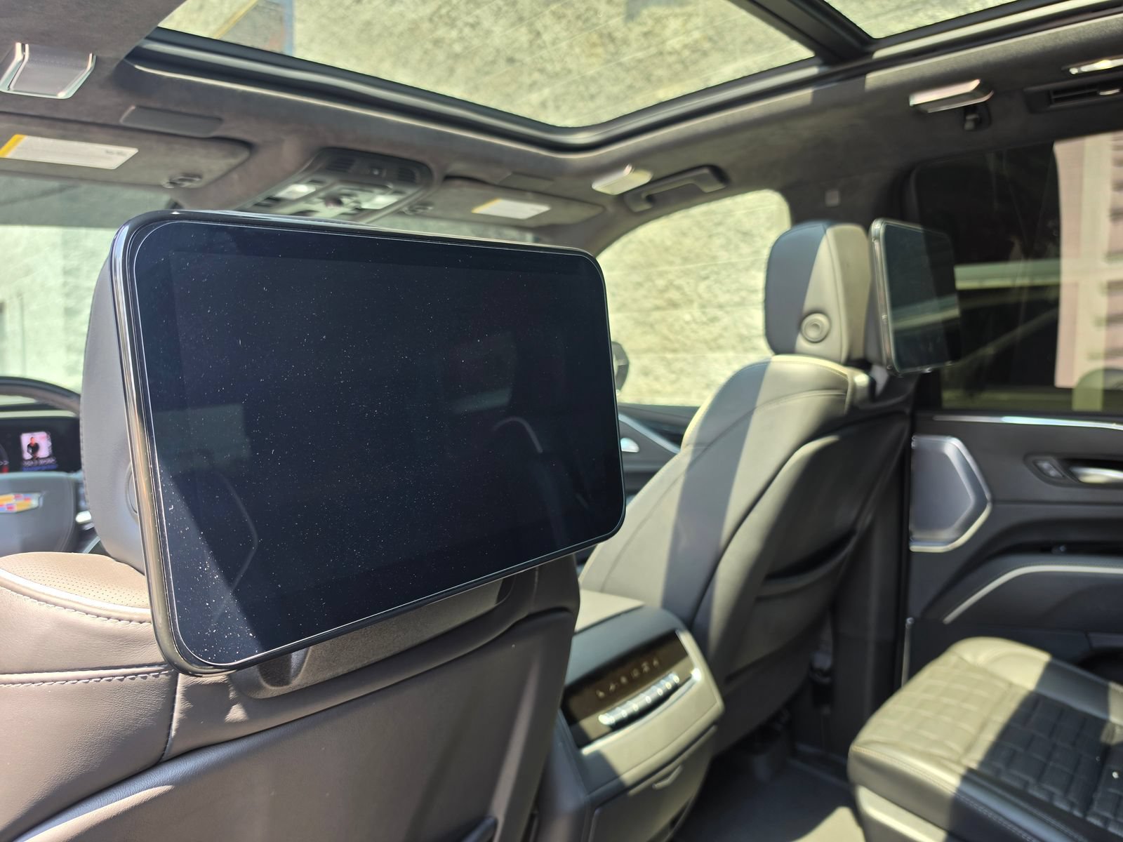 Used 2024 Cadillac Escalade V w/ LPO, ONYX Package AWD/4WD image 10