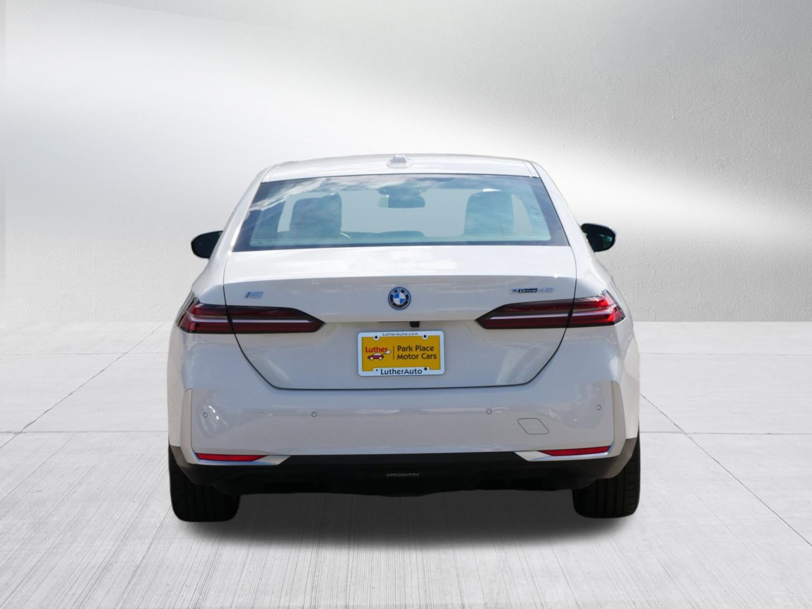 Used 2024 BMW i5 eDrive40i w/ Premium Package image 6