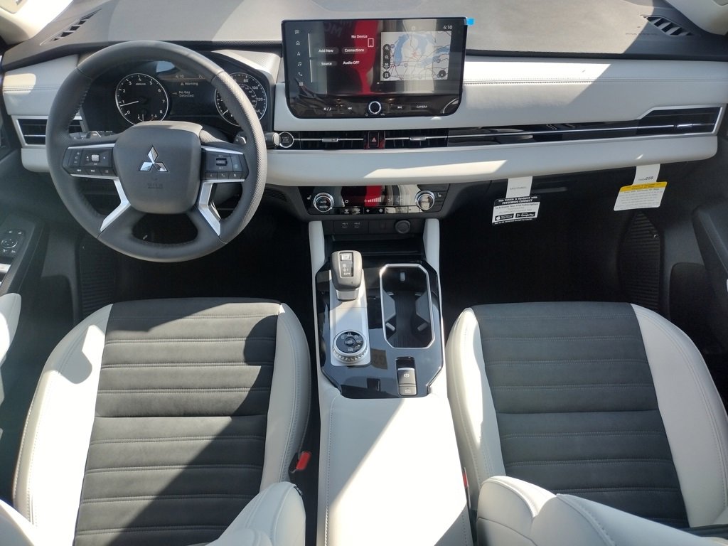 New 2025 Mitsubishi Outlander SE image 2