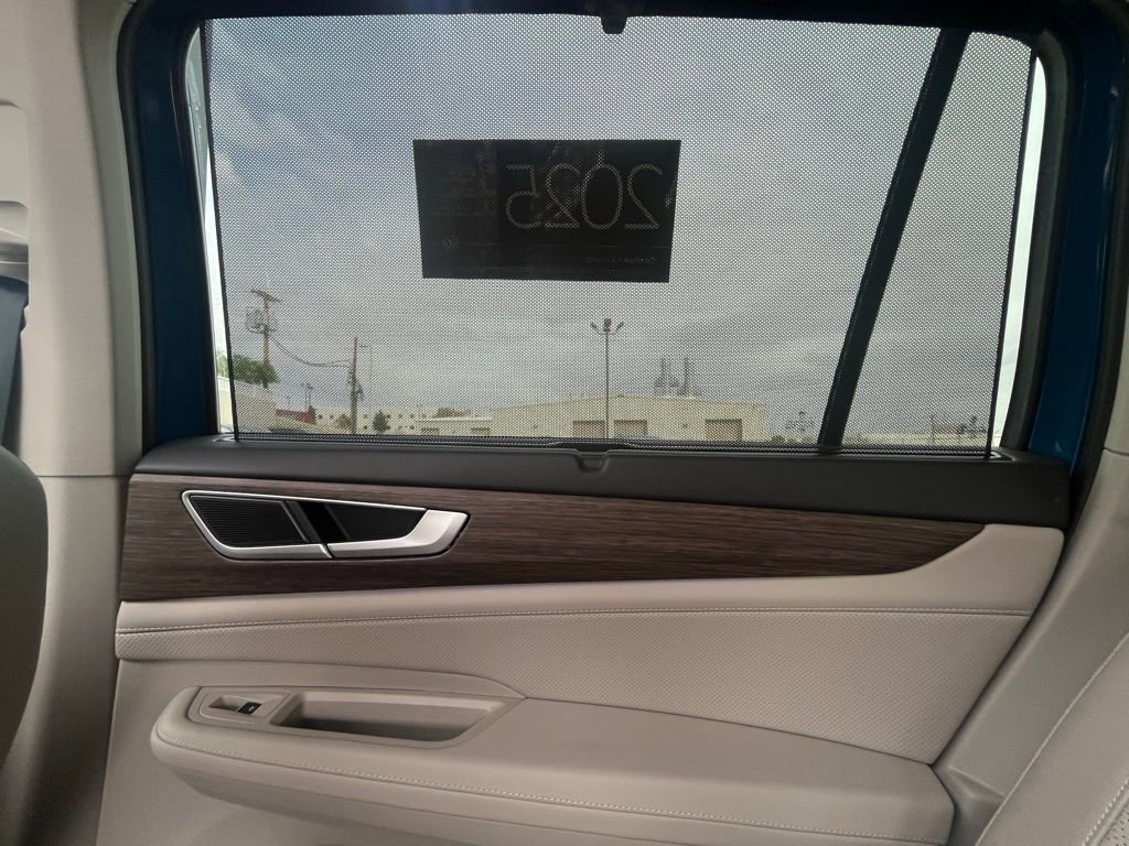 Certified 2025 Volkswagen Atlas SEL image 18