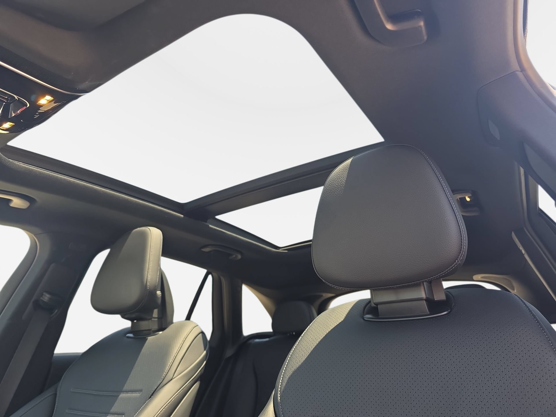 Certified 2025 Mercedes-Benz GLC 300 4MATIC image 29