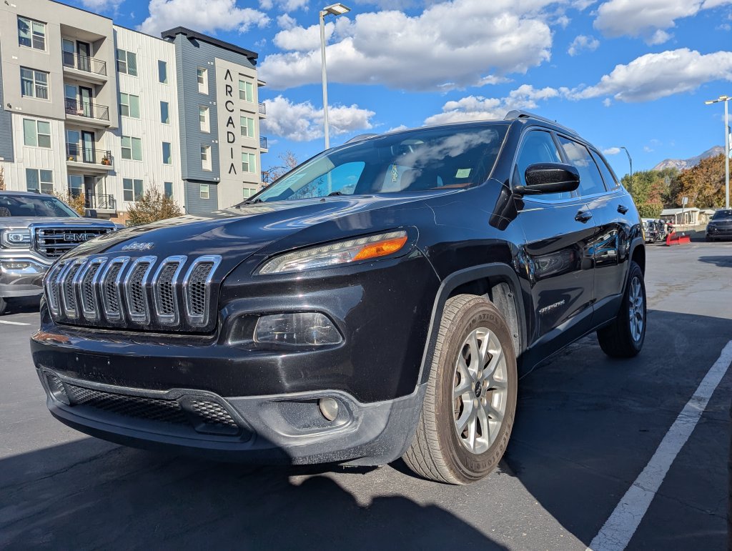 Used 2016 Jeep Cherokee Latitude w/ Comfort/Convenience Group FWD image 8