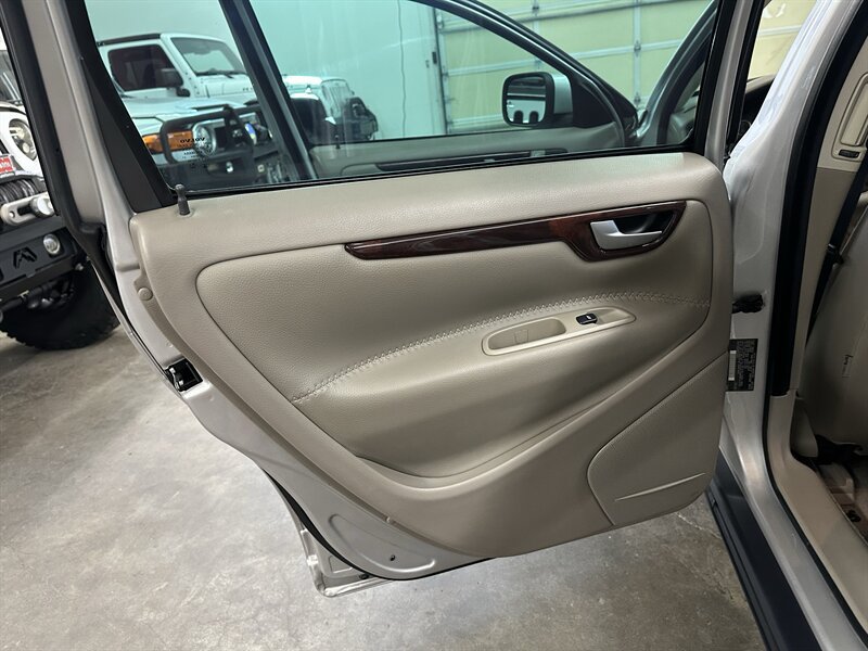 Used 2007 Volvo XC70 AWD/4WD image 37