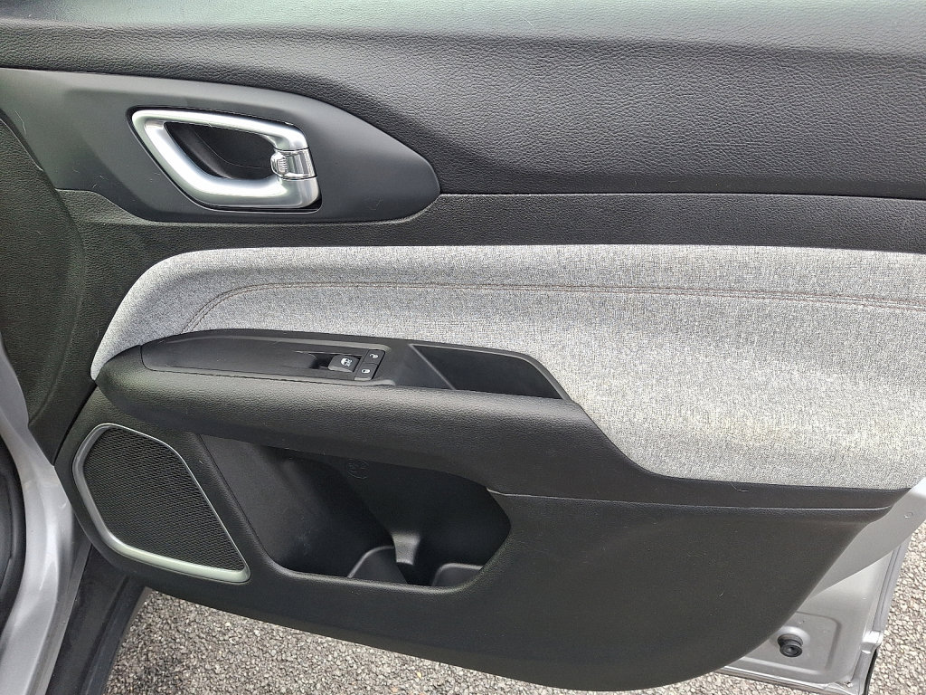 Certified 2022 Jeep Compass Latitude image 9