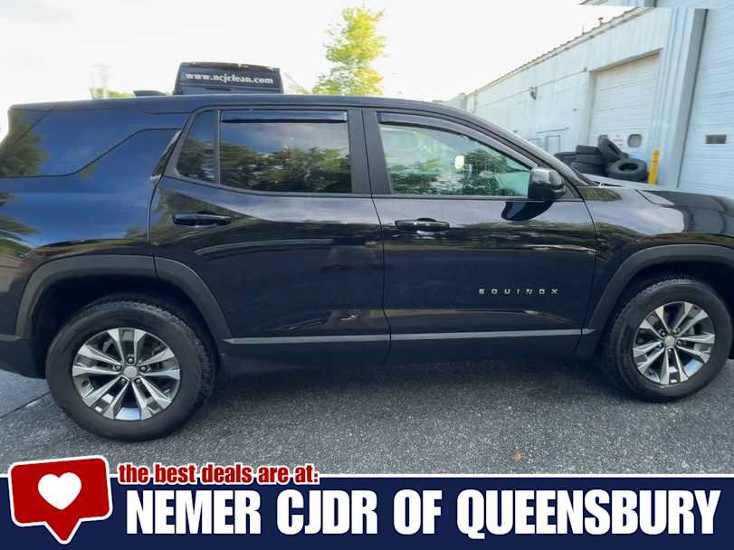 Used 2025 Chevrolet Equinox LT w/ Safety and Technology Package AWD/4WD image 9