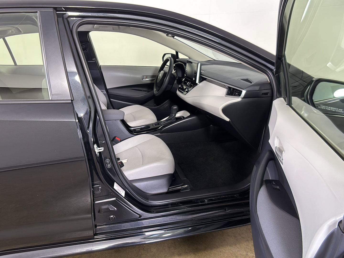 Used 2020 Toyota Corolla LE w/ LE Convenience Package FWD image 21