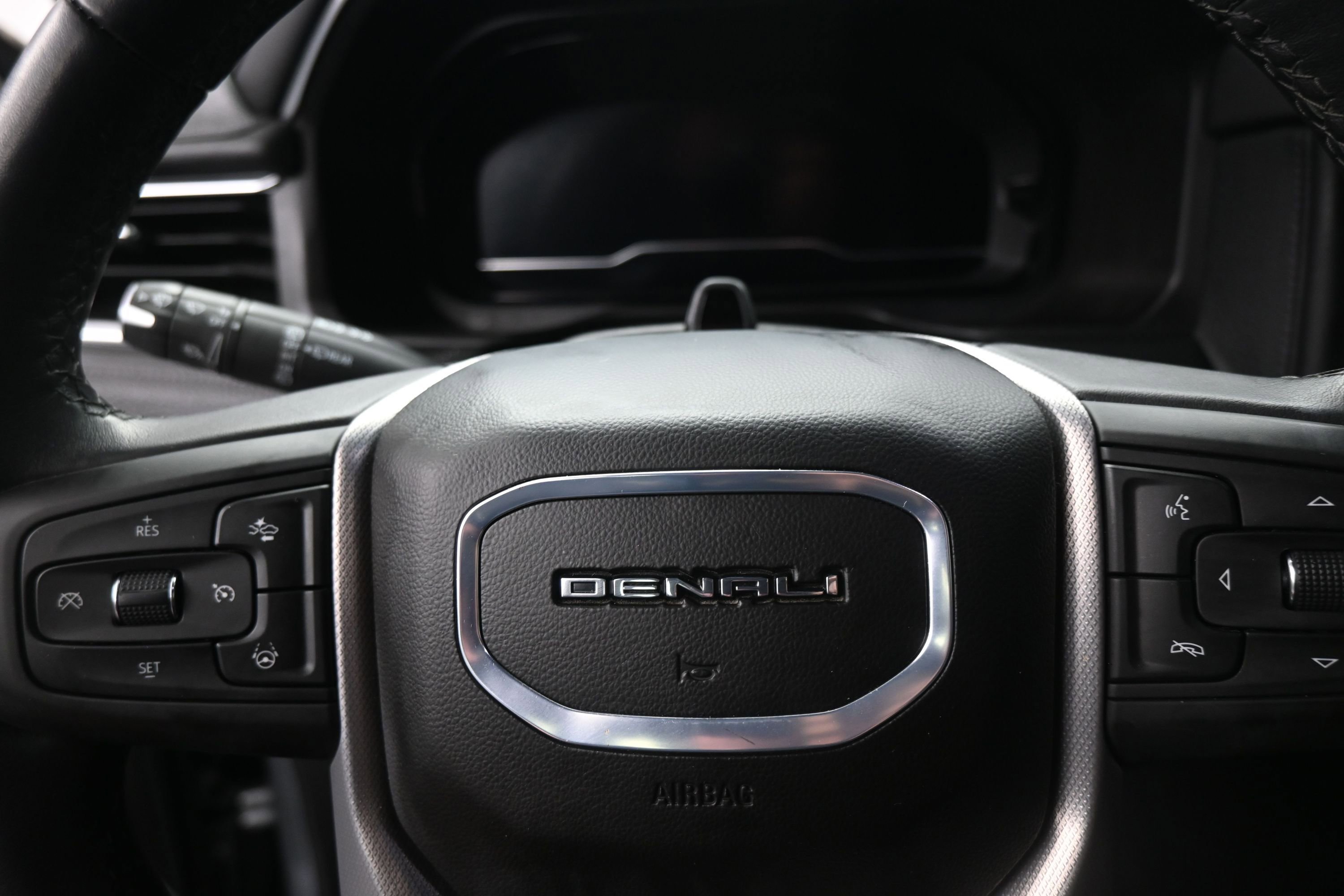 Used 2024 GMC Yukon XL Denali w/ Advanced Technology Package AWD/4WD image 16