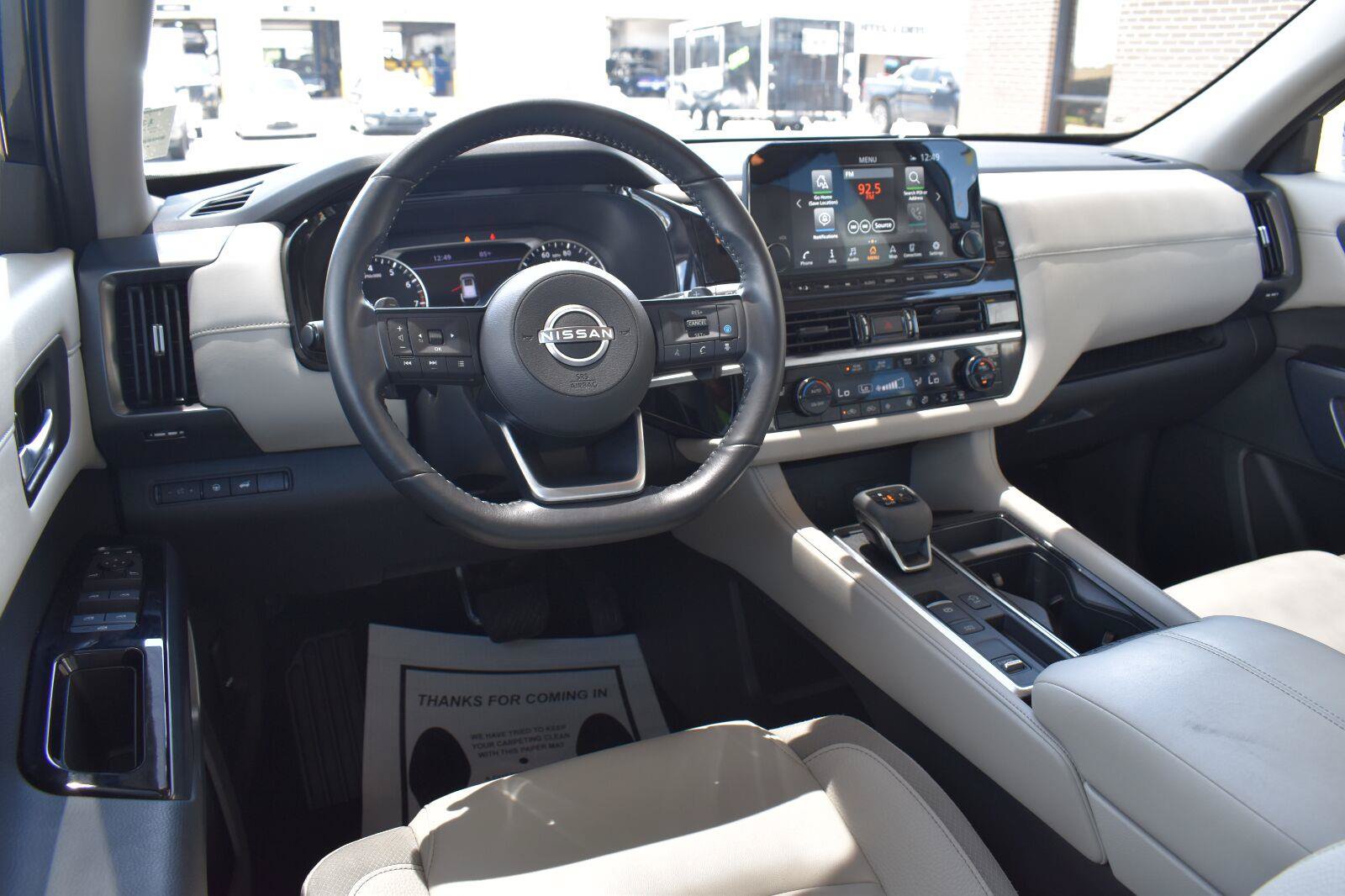 Used 2025 Nissan Pathfinder SL FWD image 27