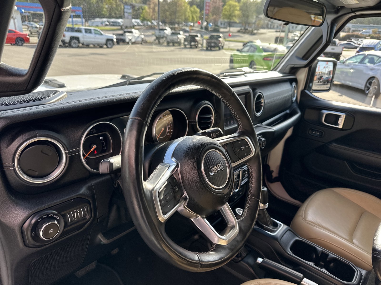 Used 2018 Jeep Wrangler Unlimited Sahara w/ Cold Weather Group AWD/4WD image 19