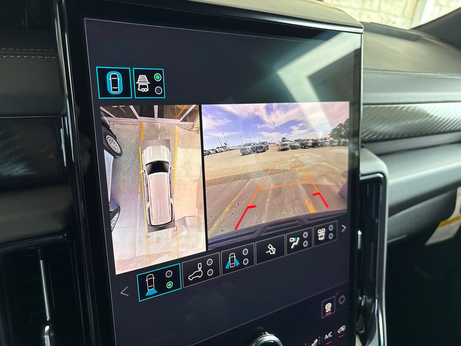 New 2026 GMC Yukon XL AT4 w/ AT4 Premium Plus Package AWD/4WD image 34