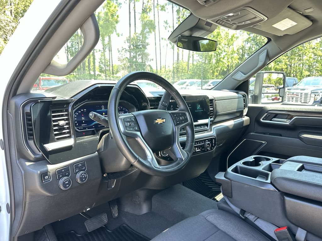 Used 2025 Chevrolet Silverado 2500 LT w/ Convenience Package AWD/4WD image 10