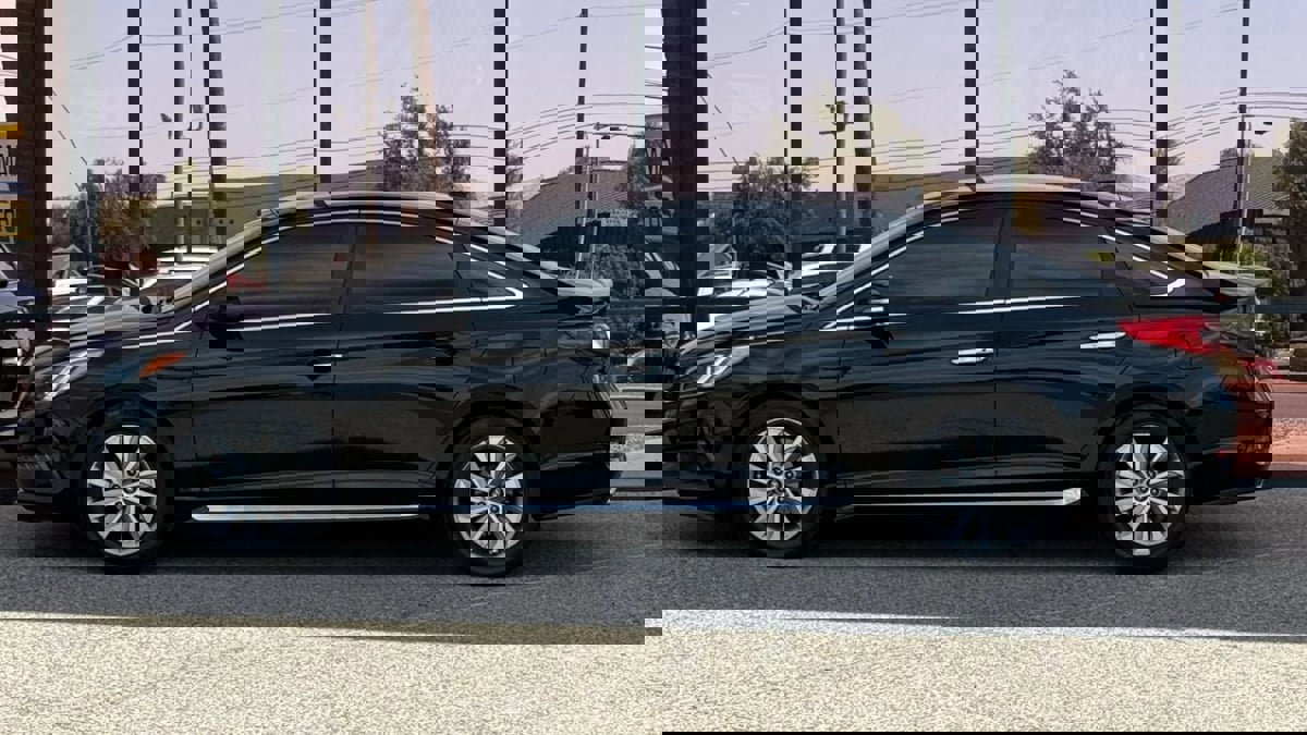 Used 2016 Hyundai Sonata Sport w/ Option Group 02 FWD image 4